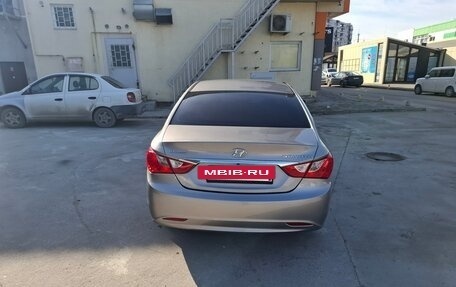 Hyundai Sonata VI, 2011 год, 1 050 000 рублей, 3 фотография