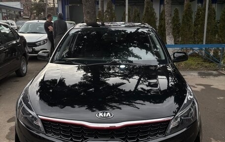 KIA Rio IV, 2021 год, 1 640 000 рублей, 1 фотография