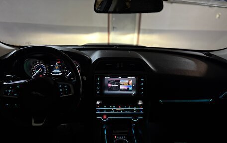 Jaguar F-Pace, 2017 год, 2 700 000 рублей, 1 фотография