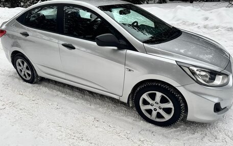 Hyundai Solaris II рестайлинг, 2011 год, 750 000 рублей, 5 фотография