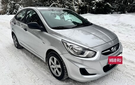 Hyundai Solaris II рестайлинг, 2011 год, 750 000 рублей, 4 фотография