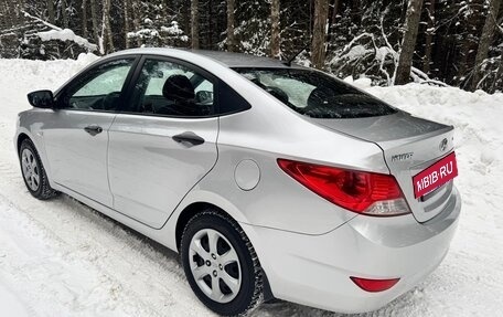 Hyundai Solaris II рестайлинг, 2011 год, 750 000 рублей, 8 фотография