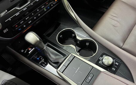 Lexus RX IV рестайлинг, 2021 год, 4 890 000 рублей, 23 фотография