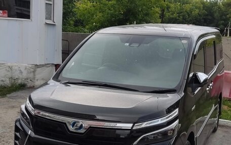 Toyota Voxy III, 2019 год, 2 200 000 рублей, 3 фотография