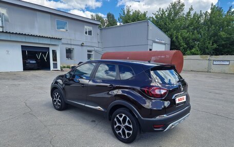 Renault Kaptur I рестайлинг, 2017 год, 1 570 000 рублей, 2 фотография