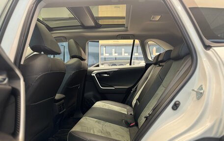 Toyota RAV4, 2025 год, 4 299 000 рублей, 23 фотография