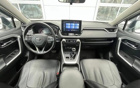 Toyota RAV4, 2022 год, 3 350 000 рублей, 8 фотография