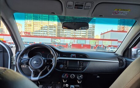 KIA Rio IV, 2018 год, 1 050 000 рублей, 10 фотография