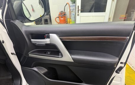 Toyota Land Cruiser 200, 2018 год, 6 600 000 рублей, 6 фотография