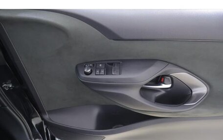 Toyota Yaris, 2022 год, 1 350 008 рублей, 13 фотография