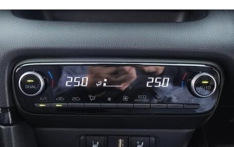 Toyota Yaris, 2022 год, 1 350 008 рублей, 15 фотография