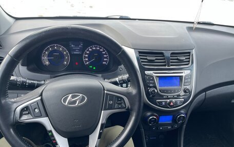 Hyundai Solaris II рестайлинг, 2013 год, 500 000 рублей, 16 фотография