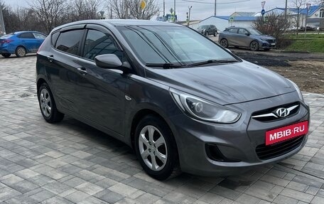 Hyundai Solaris II рестайлинг, 2011 год, 710 000 рублей, 4 фотография