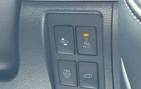 Toyota Land Cruiser 200, 2016 год, 5 990 000 рублей, 20 фотография