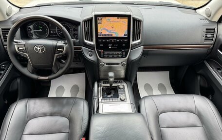 Toyota Land Cruiser 200, 2016 год, 5 990 000 рублей, 21 фотография