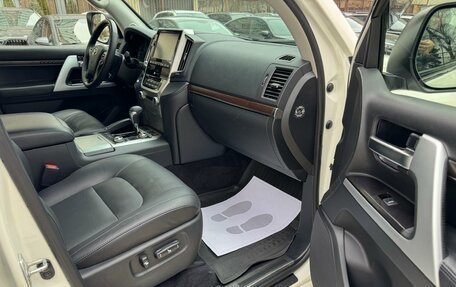 Toyota Land Cruiser 200, 2016 год, 5 990 000 рублей, 31 фотография