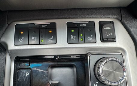 Toyota Land Cruiser 200, 2016 год, 5 990 000 рублей, 28 фотография