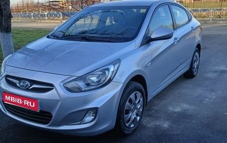 Hyundai Solaris II рестайлинг, 2011 год, 620 000 рублей, 1 фотография
