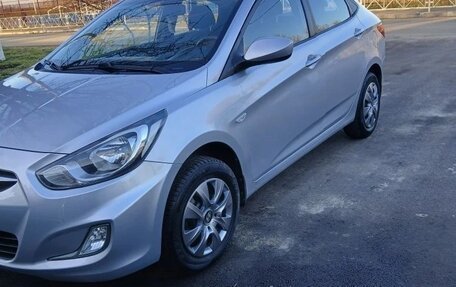 Hyundai Solaris II рестайлинг, 2011 год, 620 000 рублей, 2 фотография