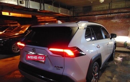 Toyota RAV4, 2024 год, 4 000 000 рублей, 5 фотография