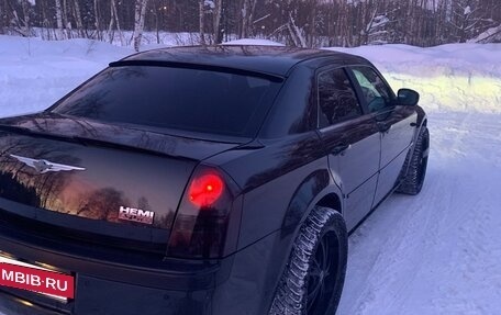 Chrysler 300C II, 2004 год, 1 800 000 рублей, 6 фотография