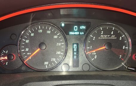 Chrysler 300C II, 2004 год, 1 800 000 рублей, 22 фотография