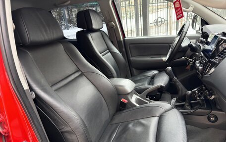 Toyota Hilux VII, 2013 год, 3 199 000 рублей, 23 фотография