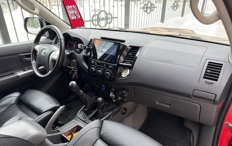 Toyota Hilux VII, 2013 год, 3 199 000 рублей, 24 фотография