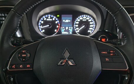 Mitsubishi Outlander III рестайлинг 3, 2021 год, 2 500 000 рублей, 6 фотография