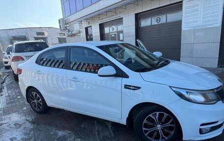 KIA Rio III рестайлинг, 2015 год, 880 000 рублей, 2 фотография