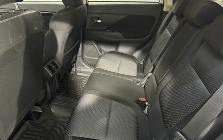 Mitsubishi Outlander III рестайлинг 3, 2018 год, 2 099 800 рублей, 6 фотография