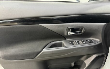 Mitsubishi Outlander III рестайлинг 3, 2018 год, 2 099 800 рублей, 7 фотография