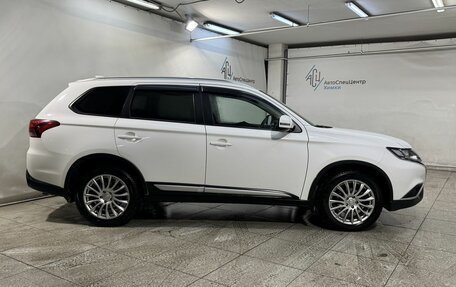 Mitsubishi Outlander III рестайлинг 3, 2018 год, 2 099 800 рублей, 17 фотография