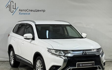 Mitsubishi Outlander III рестайлинг 3, 2018 год, 2 099 800 рублей, 14 фотография