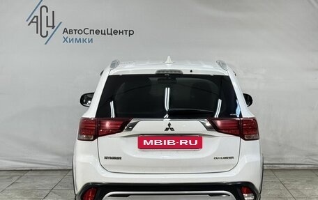Mitsubishi Outlander III рестайлинг 3, 2018 год, 2 099 800 рублей, 13 фотография