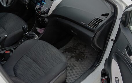 Hyundai Solaris II рестайлинг, 2016 год, 650 000 рублей, 11 фотография