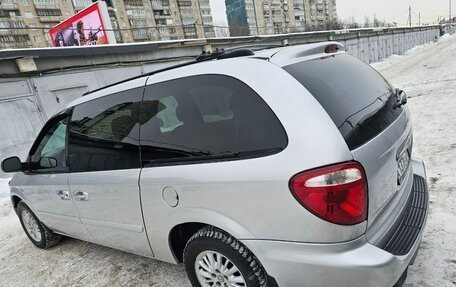 Chrysler Town & Country IV, 2005 год, 875 000 рублей, 2 фотография