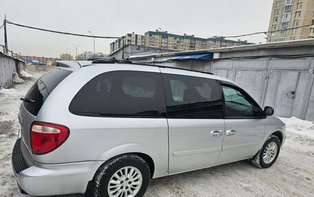 Chrysler Town & Country IV, 2005 год, 875 000 рублей, 7 фотография