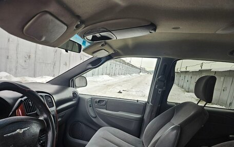 Chrysler Town & Country IV, 2005 год, 875 000 рублей, 11 фотография