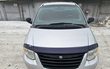 Chrysler Town & Country IV, 2005 год, 875 000 рублей, 5 фотография