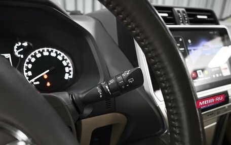 Toyota Land Cruiser Prado 150 рестайлинг 2, 2022 год, 6 549 000 рублей, 20 фотография