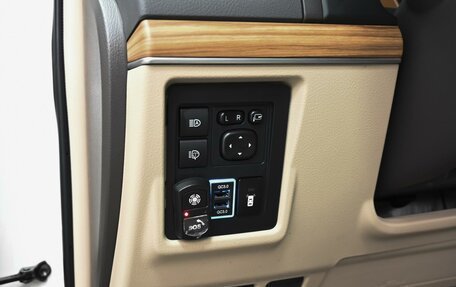 Toyota Land Cruiser Prado 150 рестайлинг 2, 2022 год, 6 549 000 рублей, 26 фотография