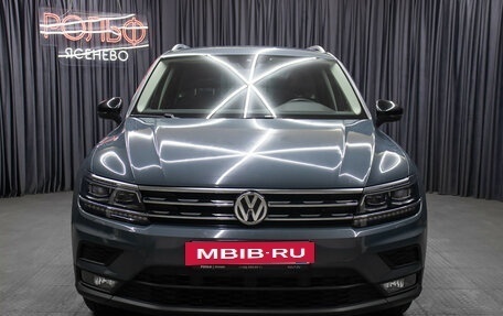 Volkswagen Tiguan II, 2019 год, 2 598 000 рублей, 2 фотография