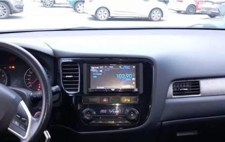 Mitsubishi Outlander III рестайлинг 3, 2012 год, 1 299 000 рублей, 5 фотография