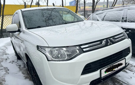 Mitsubishi Outlander III рестайлинг 3, 2012 год, 1 299 000 рублей, 2 фотография