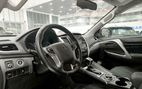 Mitsubishi Pajero Sport III рестайлинг, 2018 год, 2 850 000 рублей, 16 фотография