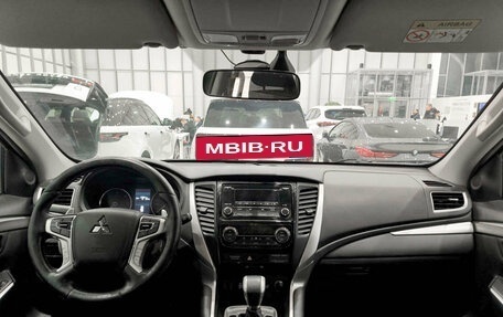 Mitsubishi Pajero Sport III рестайлинг, 2018 год, 2 850 000 рублей, 14 фотография
