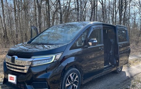 Honda Stepwgn IV, 2018 год, 2 500 000 рублей, 2 фотография