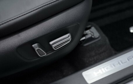 Toyota Highlander, 2025 год, 6 890 000 рублей, 33 фотография