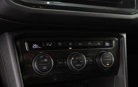 Volkswagen Tiguan II, 2017 год, 2 489 000 рублей, 16 фотография